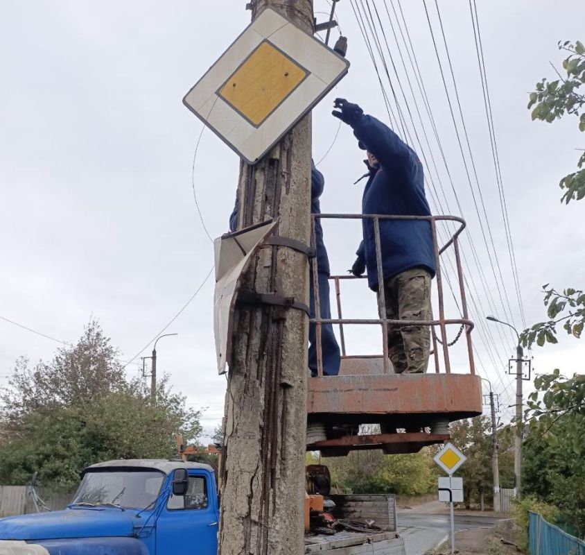 Коммунальные службы проводят работы на территории города Коммунальные службы проводят работы на территории города