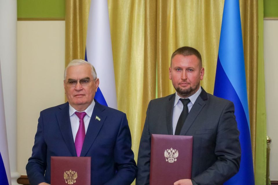 Денис Мирошниченко подписал Соглашение о сотрудничестве с Народным Собранием Республики Ингушетия Денис Мирошниченко подписал Соглашение о сотрудничестве с Народным Собранием Республики Ингушетия