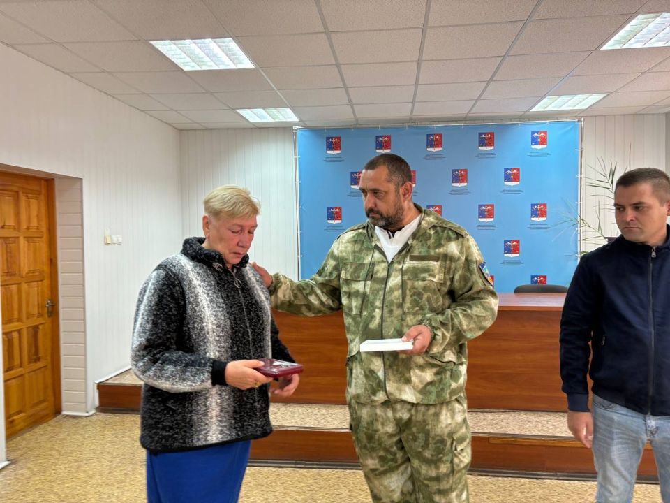Альберт Зинченко: Сегодня в Администрации начальник отдела чрезвычайных ситуаций, гражданской обороны, мобилизационной работы и взаимодействия с правоохранительными органами Администрации Станично-Луганского МО, начальник... Альберт Зинченко: Сегодня в Администрации начальник отдела чрезвычайных ситуаций, гражданской обороны, мобилизационной работы и взаимодействия с правоохранительными органами Администрации Станично-Луганского МО, начальник...