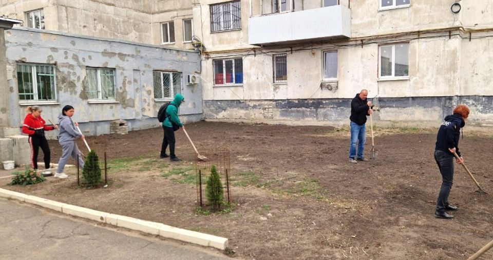 Коллектив МБУ ДО «Рубежанская спортивная школа» принял активное участие во всероссийском экологическом субботнике под названием «Зеленая Россия» Коллектив МБУ ДО «Рубежанская спортивная школа» принял активное участие во всероссийском экологическом субботнике под названием «Зеленая Россия»