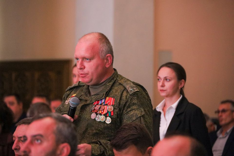 Денис Мирошниченко выступил с докладом на форуме «Интеграция Луганской Народной Республики: результаты и новые вызовы» Денис Мирошниченко выступил с докладом на форуме «Интеграция Луганской Народной Республики: результаты и новые вызовы»