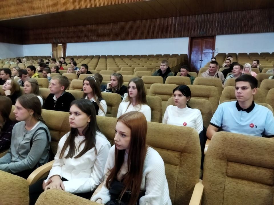 В Ровеньках прошла значимая встреча, которая стала важным шагом в развитии молодежной политики и поддержки некоммерческих организаций В Ровеньках прошла значимая встреча, которая стала важным шагом в развитии молодежной политики и поддержки некоммерческих организаций