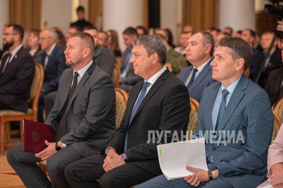 Среди важнейших задач реконструкции республики – капитальный ремонт многоквартирных домов и лифтов Среди важнейших задач реконструкции республики – капитальный ремонт многоквартирных домов и лифтов