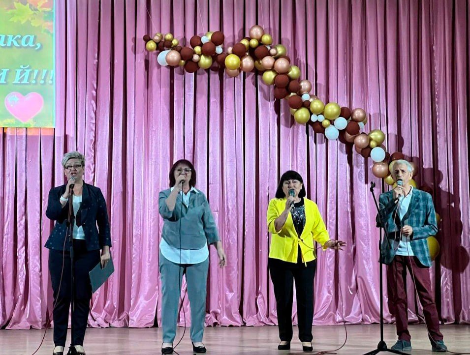 В ДК им. Горького прошел праздничный концерт «С любовью к родному краю», посвящённый Дню пгт Крепенский В ДК им. Горького прошел праздничный концерт «С любовью к родному краю», посвящённый Дню пгт Крепенский