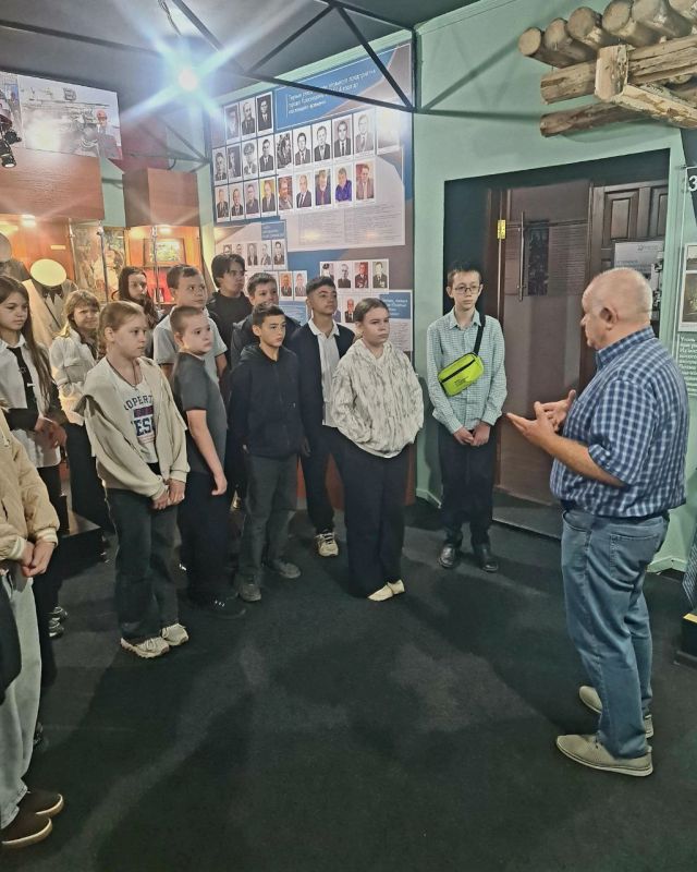 25 сентября в Краснодонском музее шахтерской славы «Краснодонугля» прошло профориентационное мероприятие для учеников 7 классов школы им. А. М. Горького в рамках партийного проекта «Единой России» «Выбирай своё» 25 сентября в Краснодонском музее шахтерской славы «Краснодонугля» прошло профориентационное мероприятие для учеников 7 классов школы им. А. М. Горького в рамках партийного проекта «Единой России» «Выбирай своё»