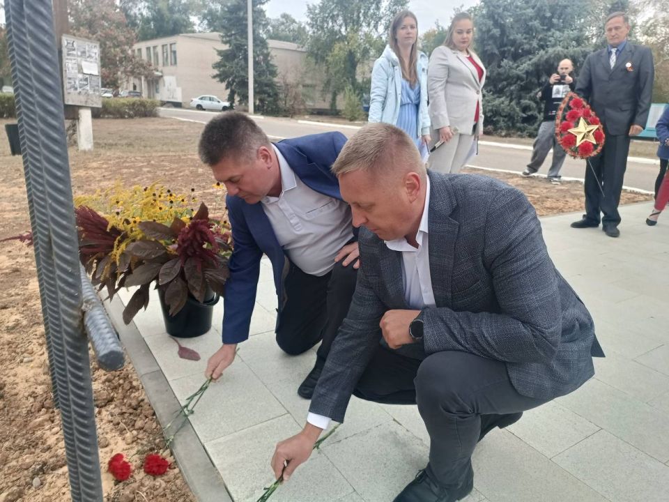 Альберт Зинченко: Сегодня, в преддверии знаменательной даты — Дня воссоединения ДНР, ЛНР, Запорожской и Херсонской областей с Российской Федерацией принял участие в событии огромной духовной значимости — в селе Красная... Альберт Зинченко: Сегодня, в преддверии знаменательной даты — Дня воссоединения ДНР, ЛНР, Запорожской и Херсонской областей с Российской Федерацией принял участие в событии огромной духовной значимости — в селе Красная...
