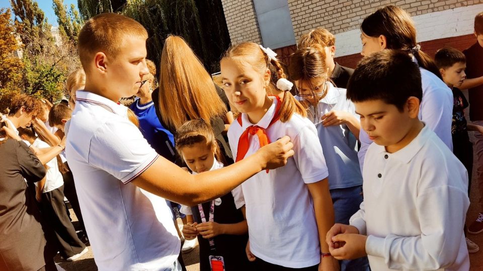 В школах Краснодонского муниципального округа состоялось торжественное посвящение в ряды Пионеров В школах Краснодонского муниципального округа состоялось торжественное посвящение в ряды Пионеров
