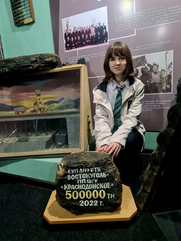 25 сентября в Краснодонском музее шахтерской славы «Краснодонугля» прошло профориентационное мероприятие для учеников 7 классов школы им. А. М. Горького в рамках партийного проекта «Единой России» «Выбирай своё» 25 сентября в Краснодонском музее шахтерской славы «Краснодонугля» прошло профориентационное мероприятие для учеников 7 классов школы им. А. М. Горького в рамках партийного проекта «Единой России» «Выбирай своё»