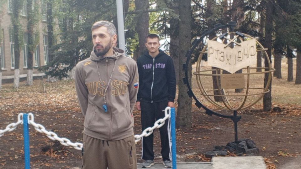 25 сентября в городе Ровеньки состоялся День здоровья, приуроченный к празднованию Дня туризма, Всероссийской акции "Зелёная Россия", воссоединению Донбасса с Россией и 85-летию СПО 25 сентября в городе Ровеньки состоялся День здоровья, приуроченный к празднованию Дня туризма, Всероссийской акции "Зелёная Россия", воссоединению Донбасса с Россией и 85-летию СПО