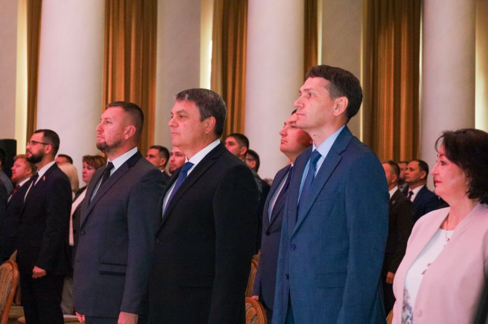 Денис Мирошниченко выступил с докладом на форуме «Интеграция Луганской Народной Республики: результаты и новые вызовы» Денис Мирошниченко выступил с докладом на форуме «Интеграция Луганской Народной Республики: результаты и новые вызовы»