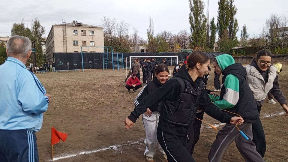 Андрей Рубанцов: В Ровеньках состоялся День здоровья, приуроченный к празднованию Дня туризма, воссоединению Донбасса с Россией и 85-летию СПО Андрей Рубанцов: В Ровеньках состоялся День здоровья, приуроченный к празднованию Дня туризма, воссоединению Донбасса с Россией и 85-летию СПО