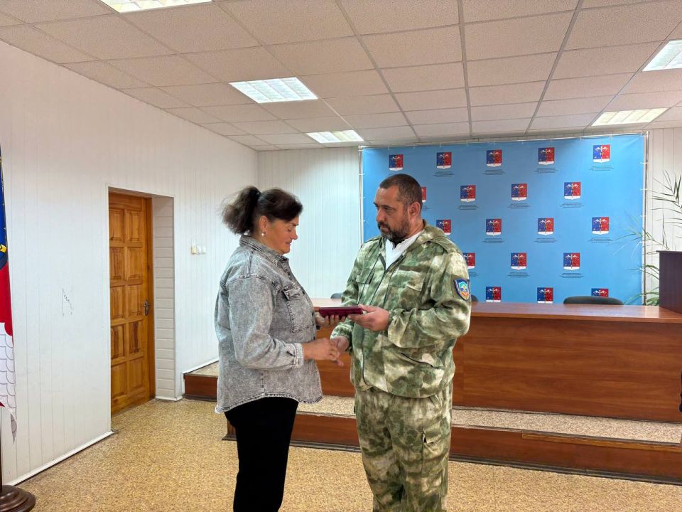 Альберт Зинченко: Сегодня в Администрации начальник отдела чрезвычайных ситуаций, гражданской обороны, мобилизационной работы и взаимодействия с правоохранительными органами Администрации Станично-Луганского МО, начальник... Альберт Зинченко: Сегодня в Администрации начальник отдела чрезвычайных ситуаций, гражданской обороны, мобилизационной работы и взаимодействия с правоохранительными органами Администрации Станично-Луганского МО, начальник...