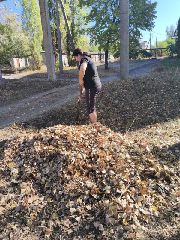 Ежегодно по инициативе Общероссийского экологического общественного движения «Зеленая Россия» проходит акция федерального масштаба – Всероссийский экологический субботник «Зеленая Россия» Ежегодно по инициативе Общероссийского экологического общественного движения «Зеленая Россия» проходит акция федерального масштаба – Всероссийский экологический субботник «Зеленая Россия»