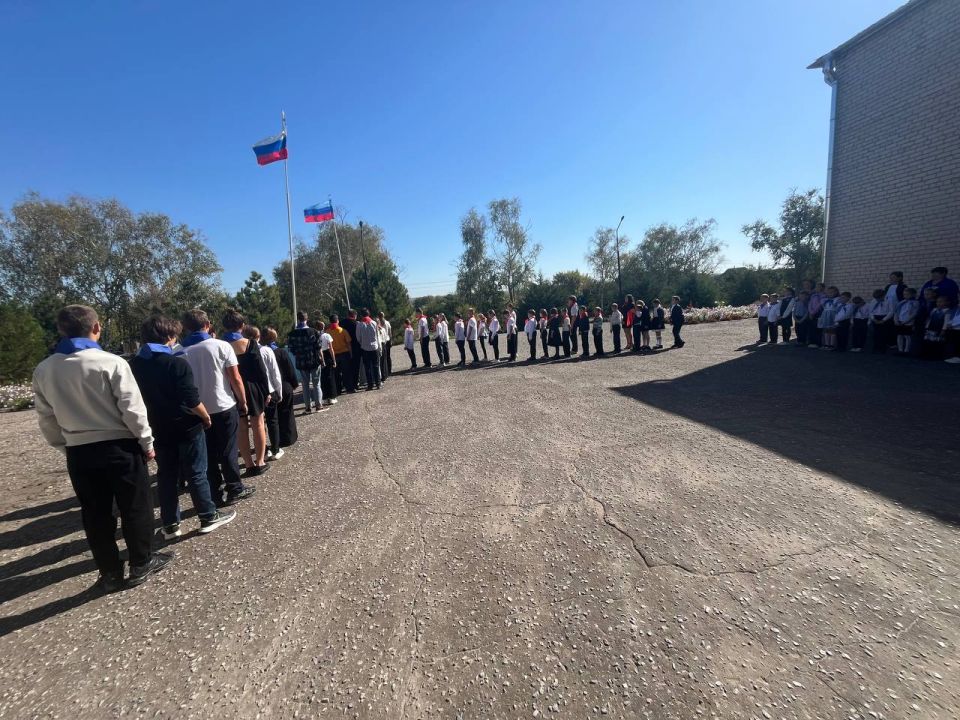 24 сентября в ГБОУ ЛНР «Бараниковский УВК» состоялась торжественная церемония посвящения учащихся 5-го класса в Пионеры и вручения значков Пионерам-старшеклассникам 24 сентября в ГБОУ ЛНР «Бараниковский УВК» состоялась торжественная церемония посвящения учащихся 5-го класса в Пионеры и вручения значков Пионерам-старшеклассникам