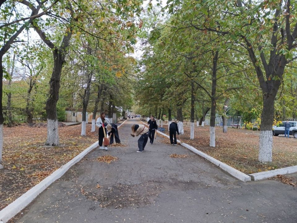 В поселке Краснодон провели субботник В поселке Краснодон провели субботник