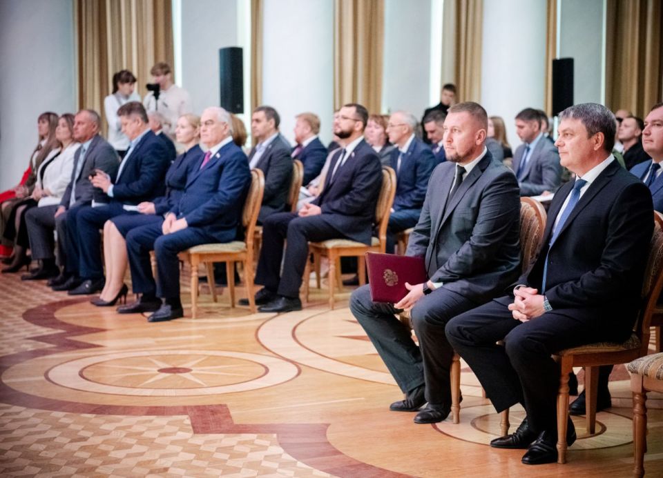 Леонид Пасечник: «Накануне третьей годовщины воссоединения республики с Российской Федерацией подвели итоги интеграции в российское правовое поле» Леонид Пасечник: «Накануне третьей годовщины воссоединения республики с Российской Федерацией подвели итоги интеграции в российское правовое поле»