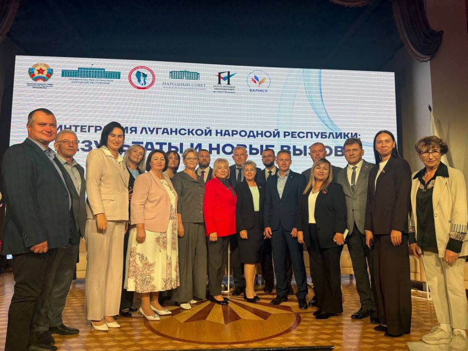 Роман Лысенко: Сегодня, 25 сентября, в преддверии Дня воссоединения Луганской Народной Республики с Россией, установленного Указом Главы Луганской Народной Республики, принял участие в форуме «Интеграция Луганской Народной... Роман Лысенко: Сегодня, 25 сентября, в преддверии Дня воссоединения Луганской Народной Республики с Россией, установленного Указом Главы Луганской Народной Республики, принял участие в форуме «Интеграция Луганской Народной...