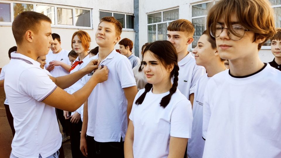 В школах Краснодонского муниципального округа состоялось торжественное посвящение в ряды Пионеров В школах Краснодонского муниципального округа состоялось торжественное посвящение в ряды Пионеров