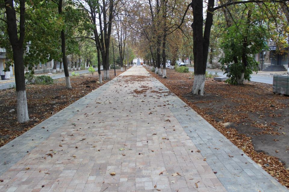 Сергей Козенко: В Молодогвардейске в рамках специального инфраструктурного проекта, реализуемого шефом-регионом — Тюменской областью, подрядная организация ООО «Артстрой» активно ведет работы по ремонту дороги на улице... Сергей Козенко: В Молодогвардейске в рамках специального инфраструктурного проекта, реализуемого шефом-регионом — Тюменской областью, подрядная организация ООО «Артстрой» активно ведет работы по ремонту дороги на улице...