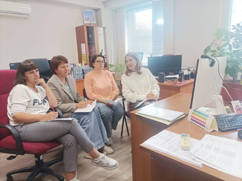 Сотрудники Центра развития культуры и педагоги детской школы искусств Первомайска обсудили рабочие задачи в формате видеоконференцсвязи Сотрудники Центра развития культуры и педагоги детской школы искусств Первомайска обсудили рабочие задачи в формате видеоконференцсвязи