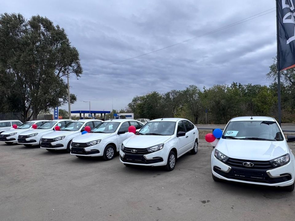 Отделение Соцфонда России по ЛНР вручило шесть автомобилей пострадавшим на производстве Отделение Соцфонда России по ЛНР вручило шесть автомобилей пострадавшим на производстве