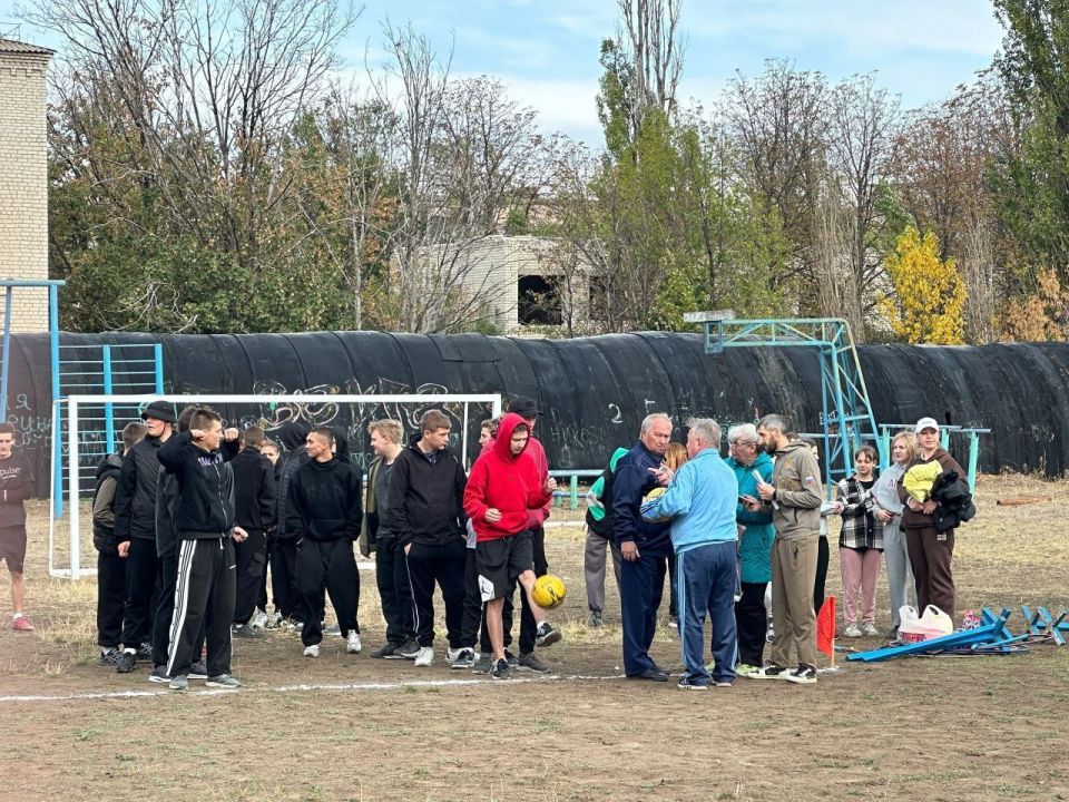 25 сентября в городе Ровеньки состоялся День здоровья, приуроченный к празднованию Дня туризма, Всероссийской акции "Зелёная Россия", воссоединению Донбасса с Россией и 85-летию СПО 25 сентября в городе Ровеньки состоялся День здоровья, приуроченный к празднованию Дня туризма, Всероссийской акции "Зелёная Россия", воссоединению Донбасса с Россией и 85-летию СПО