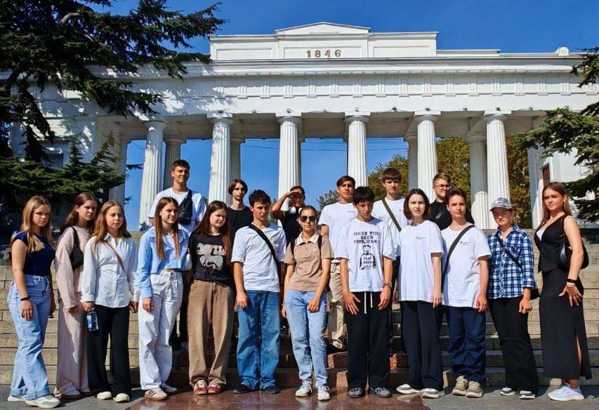 Школьница из ЛНР посетила Крым и Севастополь в рамках проекта «Мир возможностей» Школьница из ЛНР посетила Крым и Севастополь в рамках проекта «Мир возможностей»