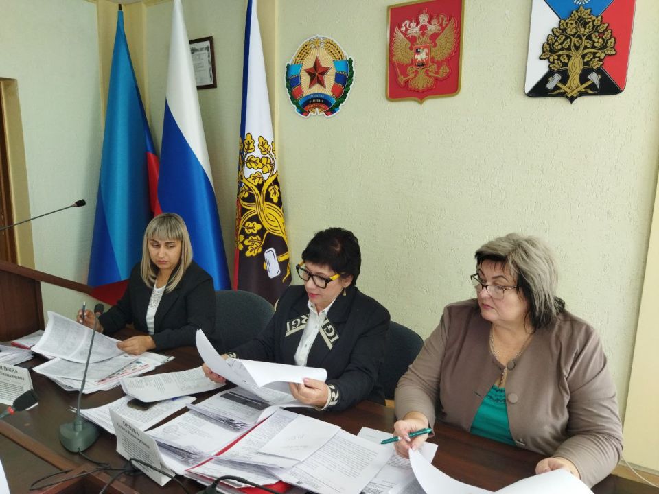 Сегодня в Администрации городского округа город Ровеньки состоялось заседание городской комиссии по делам несовершеннолетних и защите их прав Сегодня в Администрации городского округа город Ровеньки состоялось заседание городской комиссии по делам несовершеннолетних и защите их прав