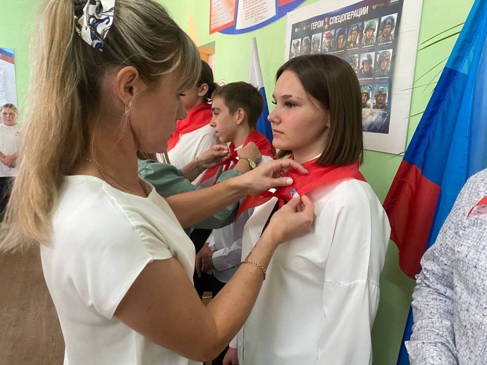 В школах Краснодонского муниципального округа состоялось торжественное посвящение в ряды Пионеров В школах Краснодонского муниципального округа состоялось торжественное посвящение в ряды Пионеров