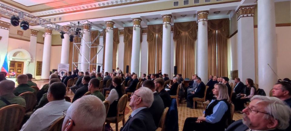 Роман Лысенко: Сегодня, 25 сентября, в преддверии Дня воссоединения Луганской Народной Республики с Россией, установленного Указом Главы Луганской Народной Республики, принял участие в форуме «Интеграция Луганской Народной... Роман Лысенко: Сегодня, 25 сентября, в преддверии Дня воссоединения Луганской Народной Республики с Россией, установленного Указом Главы Луганской Народной Республики, принял участие в форуме «Интеграция Луганской Народной...