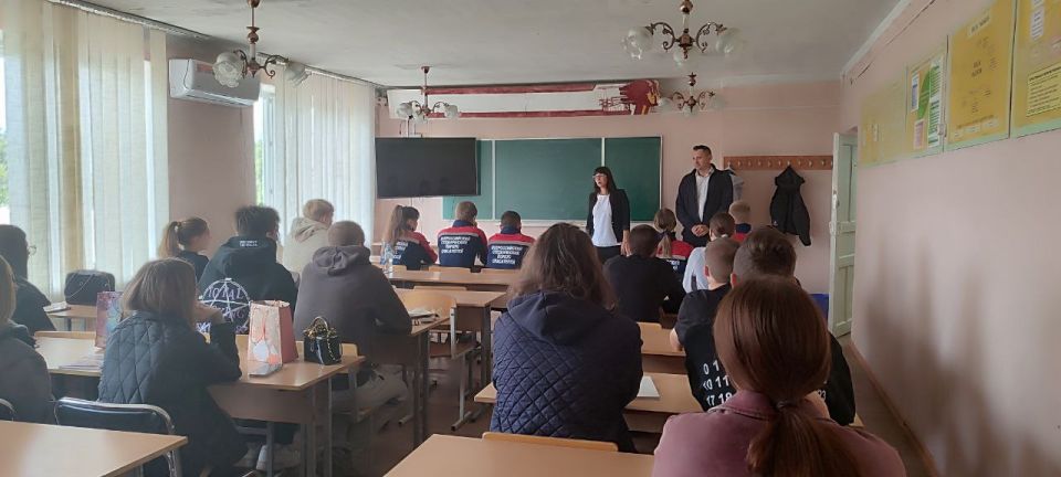 Сегодня студенты КФИиМ (филиал) ЛГУ им. В. Даля и добровольцы ССО "Молодогвардеец" ЛугРО ВСКС приняли участие во Всероссийской акции, приуроченной к празднованию Дня воссоединения России и Донбасса Сегодня студенты КФИиМ (филиал) ЛГУ им. В. Даля и добровольцы ССО "Молодогвардеец" ЛугРО ВСКС приняли участие во Всероссийской акции, приуроченной к празднованию Дня воссоединения России и Донбасса
