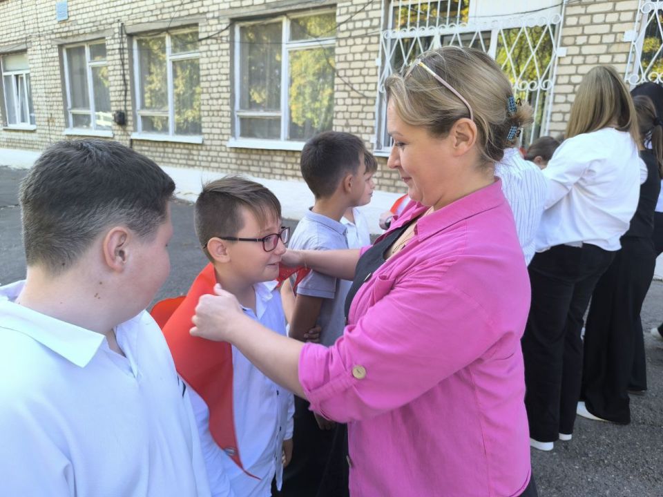 В школах Краснодонского муниципального округа состоялось торжественное посвящение в ряды Пионеров В школах Краснодонского муниципального округа состоялось торжественное посвящение в ряды Пионеров