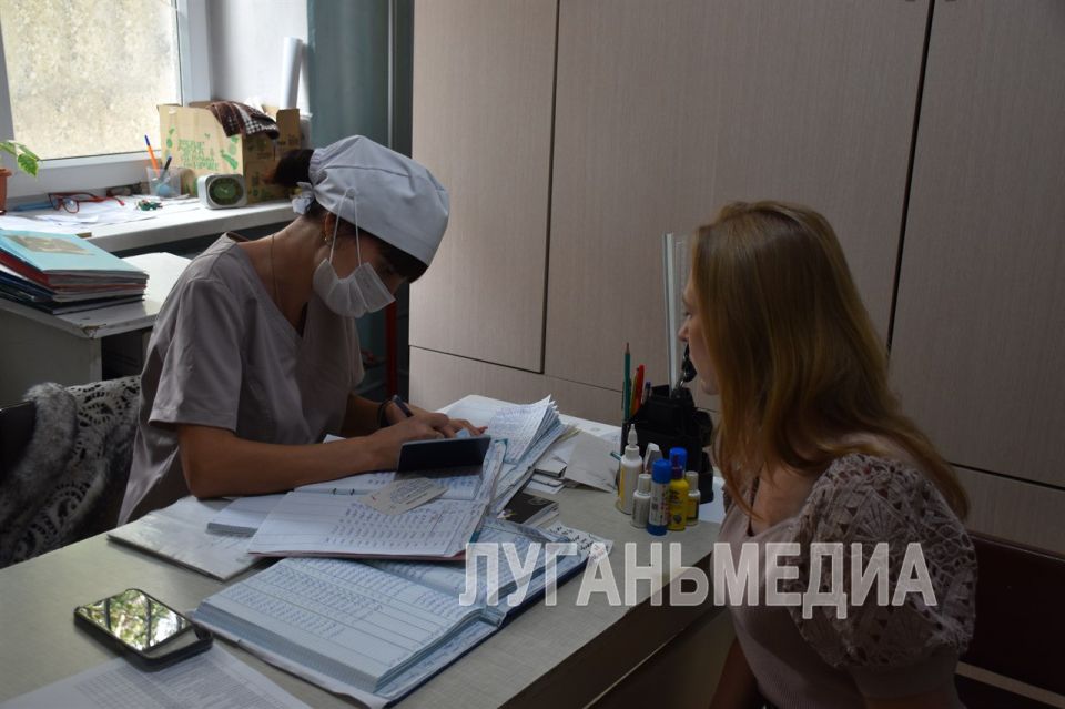 В Ровеньках стартовала сезонная вакцинация населения В Ровеньках стартовала сезонная вакцинация населения