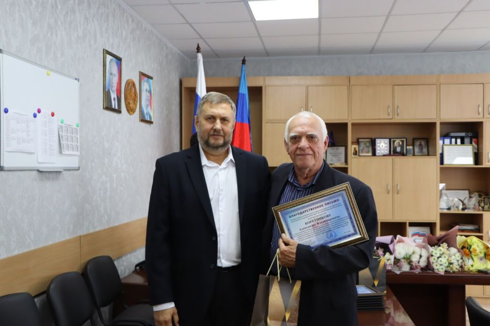 Евгений Бондарь: Тёплые слова и искренние поздравления создали особую атмосферу единства и общей ответственности за будущее родного края Евгений Бондарь: Тёплые слова и искренние поздравления создали особую атмосферу единства и общей ответственности за будущее родного края