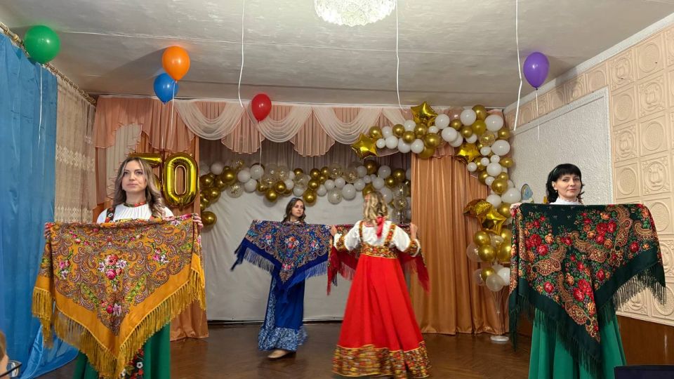 Уважаемые и дорогие сотрудники, ветераны труда, родители и выпускники детского сада № 45 «Колокольчик»! Уважаемые и дорогие сотрудники, ветераны труда, родители и выпускники детского сада № 45 «Колокольчик»!