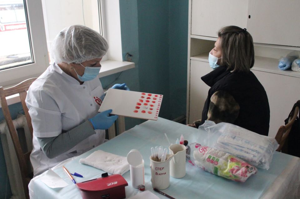 В рамках акции «Zа наших» и проекта «Здоровое будущее» партии «Единая Россия» на базе Славяносербской центральной районной больницы состоялся День донора, приуроченный 3-й годовщине воссоединения Луганской Народной... В рамках акции «Zа наших» и проекта «Здоровое будущее» партии «Единая Россия» на базе Славяносербской центральной районной больницы состоялся День донора, приуроченный 3-й годовщине воссоединения Луганской Народной...