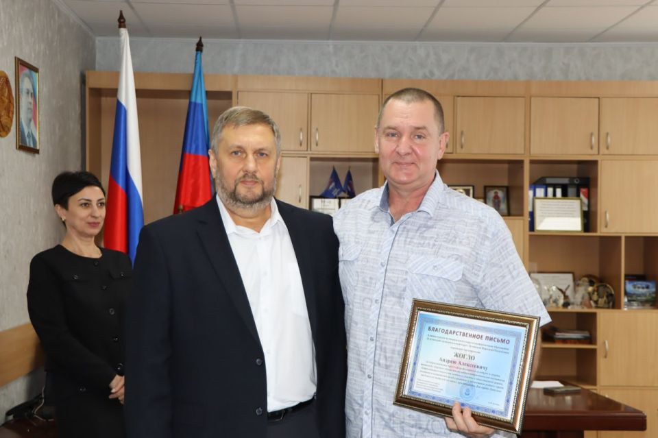 Евгений Бондарь: Тёплые слова и искренние поздравления создали особую атмосферу единства и общей ответственности за будущее родного края Евгений Бондарь: Тёплые слова и искренние поздравления создали особую атмосферу единства и общей ответственности за будущее родного края