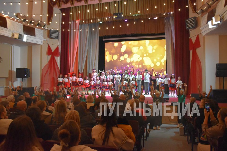Перевальский районный Дворец Культуры отметил 95-летие Перевальский районный Дворец Культуры отметил 95-летие