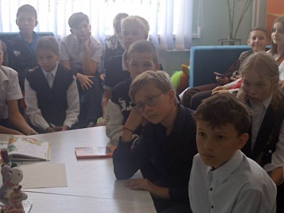 В центральной библиотеке им. Г. Сковороды состоялась беседа, посвященная Дню воссоединения Донбасса с Россией В центральной библиотеке им. Г. Сковороды состоялась беседа, посвященная Дню воссоединения Донбасса с Россией