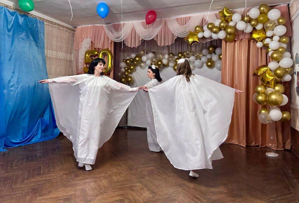 Уважаемые и дорогие сотрудники, ветераны труда, родители и выпускники детского сада № 45 «Колокольчик»! Уважаемые и дорогие сотрудники, ветераны труда, родители и выпускники детского сада № 45 «Колокольчик»!