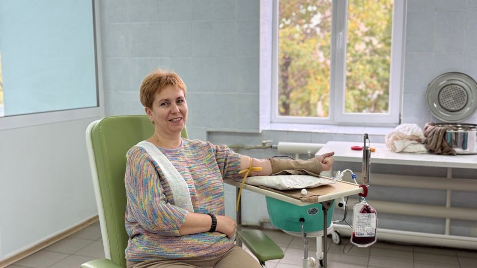 По всей ЛНР жители сдают кровь «Zа наших» По всей ЛНР жители сдают кровь «Zа наших»