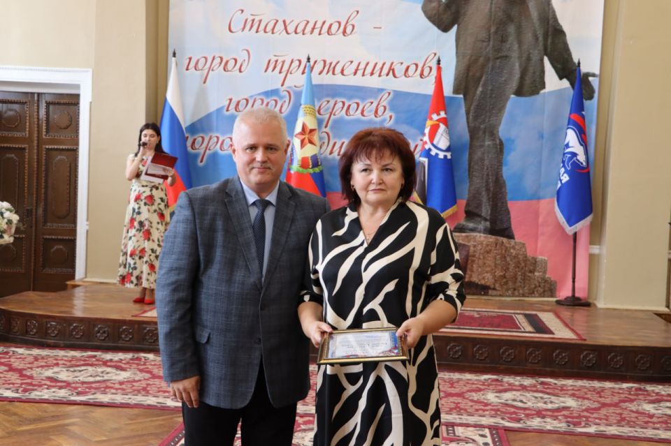 Константин Бутримов: ТОРЖЕСТВЕННОЕ МЕРОПРИЯТИЕ ПО СЛУЧАЮ 60-ЛЕТИЯ СТАХАНОВСКОГО ВАГОНОСТРОИТЕЛЬНОГО ЗАВОДА И ДНЯ МАШИНОСТРОИТЕЛЯ Константин Бутримов: ТОРЖЕСТВЕННОЕ МЕРОПРИЯТИЕ ПО СЛУЧАЮ 60-ЛЕТИЯ СТАХАНОВСКОГО ВАГОНОСТРОИТЕЛЬНОГО ЗАВОДА И ДНЯ МАШИНОСТРОИТЕЛЯ