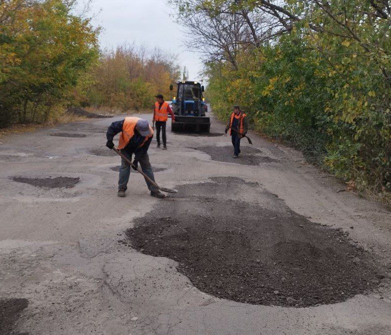 Коммунальные службы проводят работы на территории города Коммунальные службы проводят работы на территории города