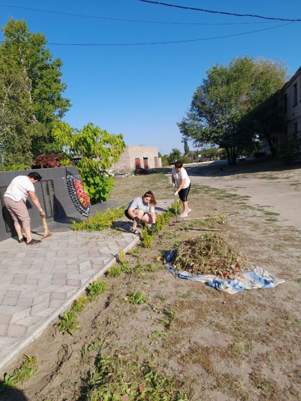 В рамках акции «Зелёная Россия» в селе Передельское сотрудники отдела жизнеобеспечения, школы, дома культуры,социальной службы, библиотеки ,а также ребята из Движения Первых объединились, чтобы навести чистоту и порядок В рамках акции «Зелёная Россия» в селе Передельское сотрудники отдела жизнеобеспечения, школы, дома культуры,социальной службы, библиотеки ,а также ребята из Движения Первых объединились, чтобы навести чистоту и порядок