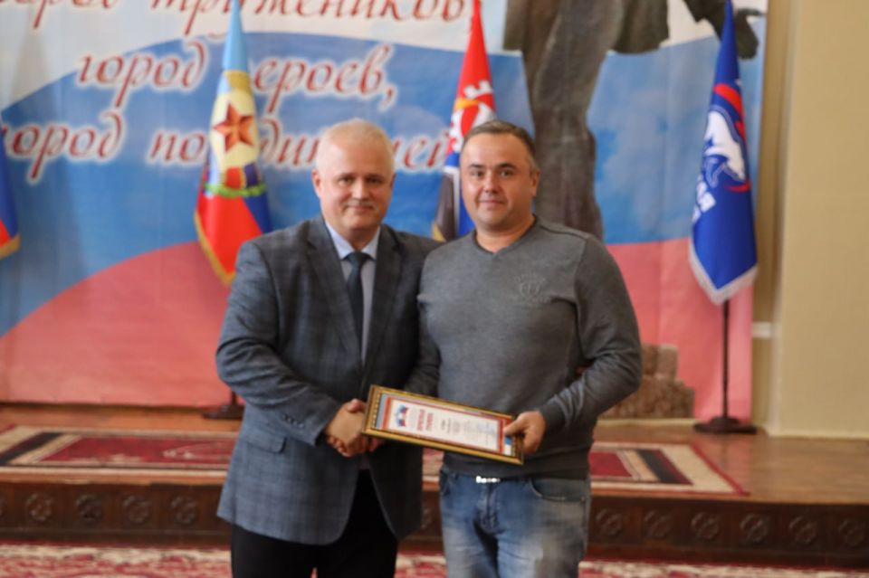 Константин Бутримов: ТОРЖЕСТВЕННОЕ МЕРОПРИЯТИЕ ПО СЛУЧАЮ 60-ЛЕТИЯ СТАХАНОВСКОГО ВАГОНОСТРОИТЕЛЬНОГО ЗАВОДА И ДНЯ МАШИНОСТРОИТЕЛЯ Константин Бутримов: ТОРЖЕСТВЕННОЕ МЕРОПРИЯТИЕ ПО СЛУЧАЮ 60-ЛЕТИЯ СТАХАНОВСКОГО ВАГОНОСТРОИТЕЛЬНОГО ЗАВОДА И ДНЯ МАШИНОСТРОИТЕЛЯ