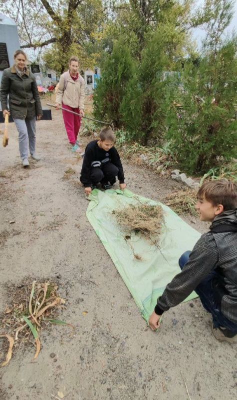 В рамках акции «Зелёная Россия» в селе Передельское сотрудники отдела жизнеобеспечения, школы, дома культуры,социальной службы, библиотеки ,а также ребята из Движения Первых объединились, чтобы навести чистоту и порядок В рамках акции «Зелёная Россия» в селе Передельское сотрудники отдела жизнеобеспечения, школы, дома культуры,социальной службы, библиотеки ,а также ребята из Движения Первых объединились, чтобы навести чистоту и порядок