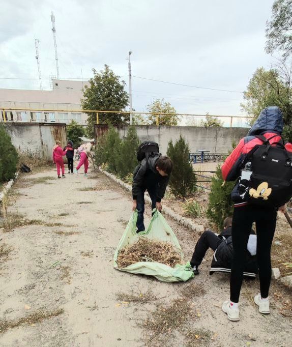 В рамках акции «Зелёная Россия» в селе Передельское сотрудники отдела жизнеобеспечения, школы, дома культуры,социальной службы, библиотеки ,а также ребята из Движения Первых объединились, чтобы навести чистоту и порядок В рамках акции «Зелёная Россия» в селе Передельское сотрудники отдела жизнеобеспечения, школы, дома культуры,социальной службы, библиотеки ,а также ребята из Движения Первых объединились, чтобы навести чистоту и порядок