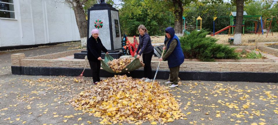 В поселках Центральный и Софиевка 25-26 сентября прошли субботники В поселках Центральный и Софиевка 25-26 сентября прошли субботники