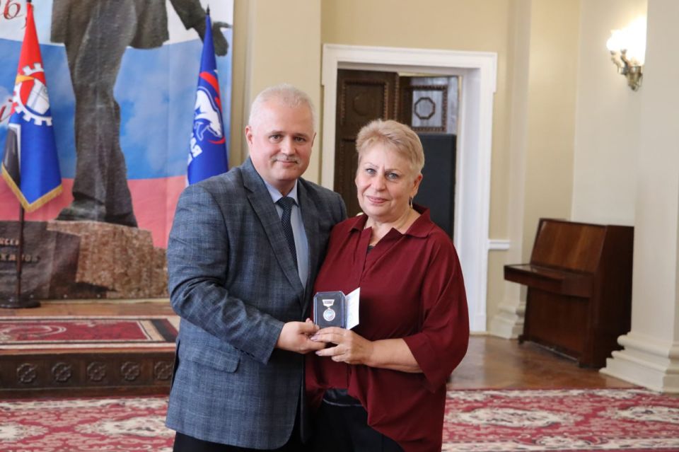 Константин Бутримов: ТОРЖЕСТВЕННОЕ МЕРОПРИЯТИЕ ПО СЛУЧАЮ 60-ЛЕТИЯ СТАХАНОВСКОГО ВАГОНОСТРОИТЕЛЬНОГО ЗАВОДА И ДНЯ МАШИНОСТРОИТЕЛЯ Константин Бутримов: ТОРЖЕСТВЕННОЕ МЕРОПРИЯТИЕ ПО СЛУЧАЮ 60-ЛЕТИЯ СТАХАНОВСКОГО ВАГОНОСТРОИТЕЛЬНОГО ЗАВОДА И ДНЯ МАШИНОСТРОИТЕЛЯ