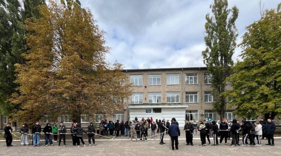 В Кировском транспортном техникуме ярко и динамично прошел один из самых ожидаемых осенних праздников — «День здоровья» В Кировском транспортном техникуме ярко и динамично прошел один из самых ожидаемых осенних праздников — «День здоровья»